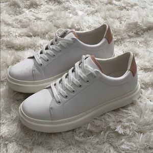 Women’s sneakers